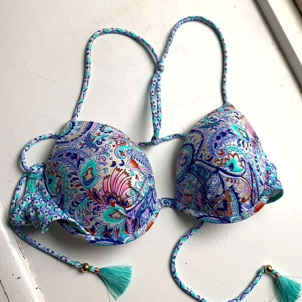 Victoria’s Secret. Size 34C.